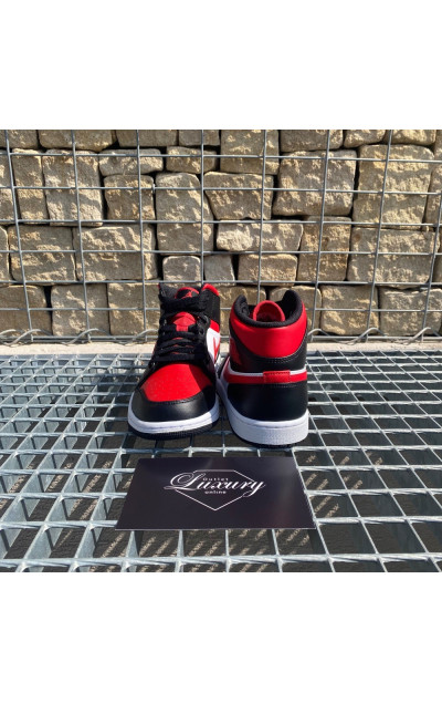 Air Jordan 1 Mid White Black Red