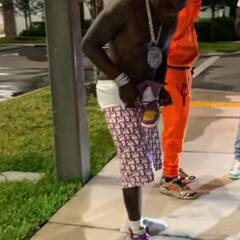 @kodakblack had to jump to #brotherhood on the street 😈
www.luxuryoutletonline.eu

#dnesnosim #dnesobuvam #streetwear #czresell #streetstyle #jordanresell #streetfashion #hypebeast #highfashion #highsnobiety #jordan4 #siksilk #airjordan #jordan #czechresell #nikeairjordan #sneakerheads #nikesneakers #sneakerstore 
#airjordan1 #jordanhigh #jordanbrotherhood #kodakblack