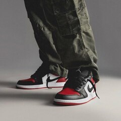 Air Jordan 1 Low Bred Toe 💥

#dnesnosim #dnesobuvam #streetwear #czresell #streetstyle #jordanresell #streetfashion #hypebeast #highfashion #highsnobiety #jordan4 #siksilk #airjordan #giannikavanagh #jordan #thecoutureclub #czechresell #nikeairjordan #sneakerheads #nikesneakers #sneakerstore